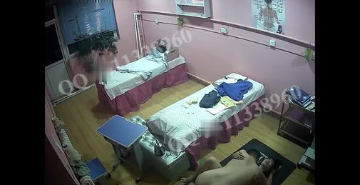 黑客破解中医养生生馆的安防监控摄像头偷拍按摩女技师和熟客在地板上做爱