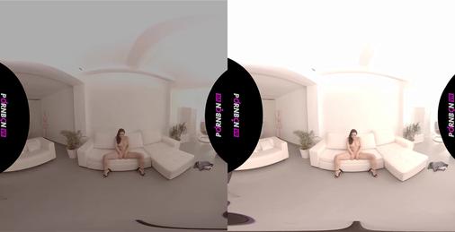 PORNBCN VR Valentina Bianco与您他妈的并在虚拟现实中自慰