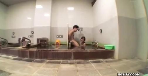 日本男女混合澡堂，可爱漂亮的妹子